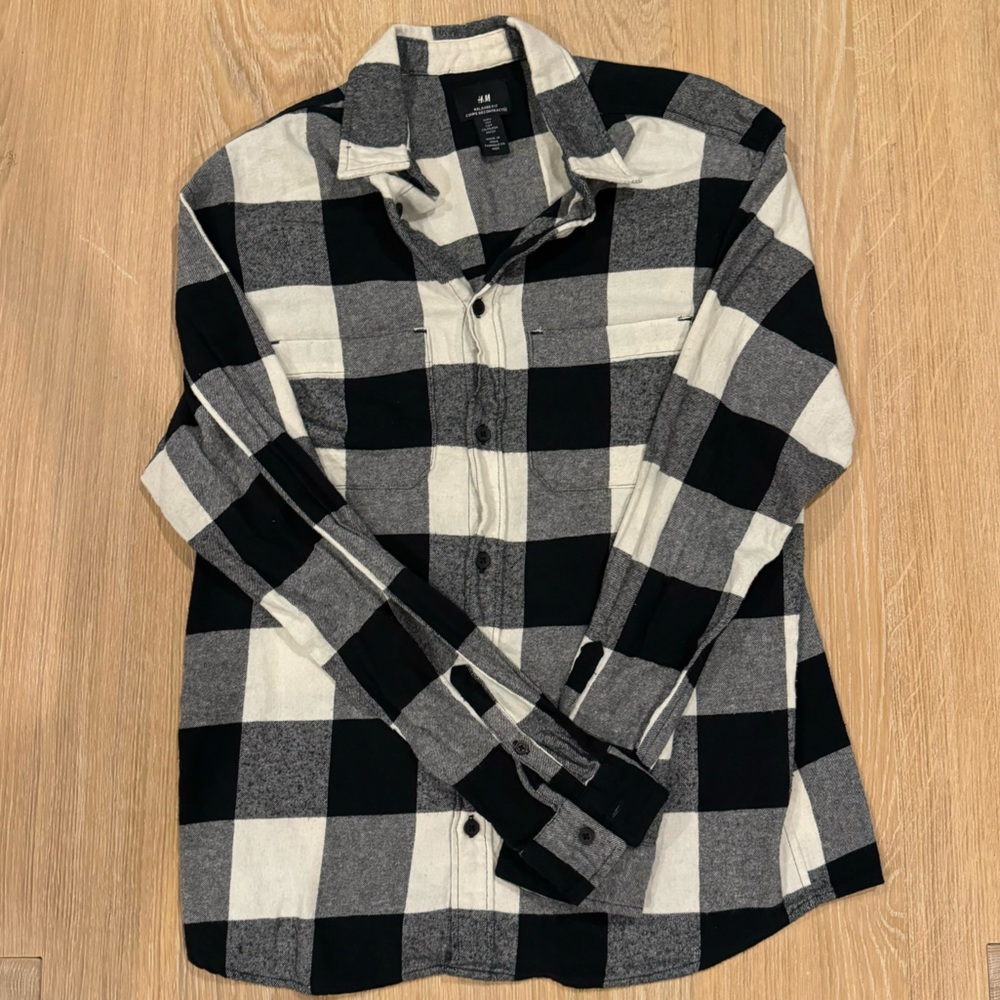 Black and white H&M shirt